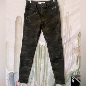 Zara Camo Skinny Jeans 🌵2